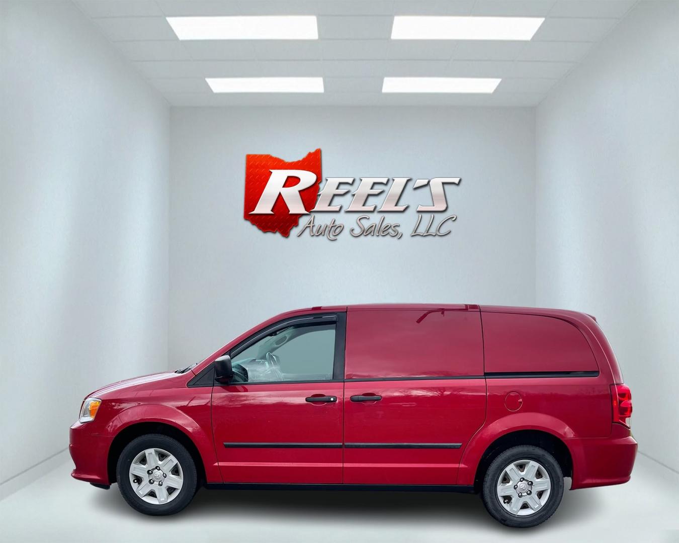 2014 Red /Black Dodge Cargo Van Tradesman (2C4JRGAG6ER) with an 3.6L V6 DOHC 24V engine, 6-Speed Automatic transmission, located at 547 E. Main St., Orwell, OH, 44076, (440) 437-5893, 41.535435, -80.847855 - This 2014 Ram C/V Tradesman is a versatile commercial van equipped with a 3.6-liter Pentastar V6 engine mated to a 6-speed automatic transmission. This one-owner vehicle boasts an auto-dimming rearview mirror, a payload capacity of 1,800 pounds, and a towing capacity of 3,600 pounds. With its robust - Photo#14